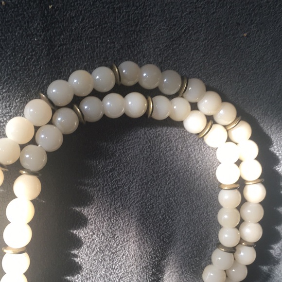 *NOT REAL GOLD* Gold Feather Fancy Beaded Necklace - Picture 3 of 3